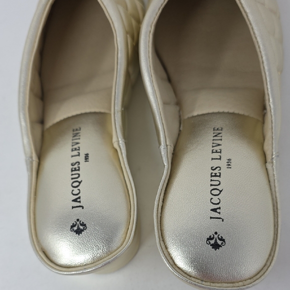 Jacques Levine Elegant Women's Gold Quilted Slippers Size 8 - Picture 5 of 6